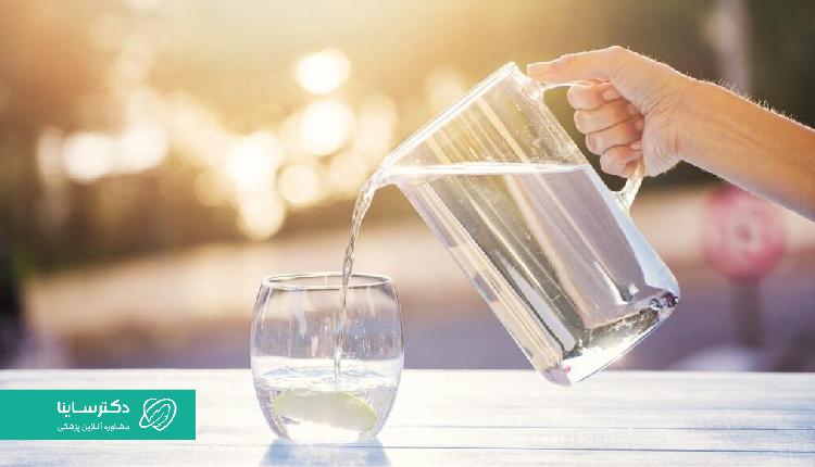 نوشیدن مایعات فراوان، به درمان تب دنگی کمک می‌کند.