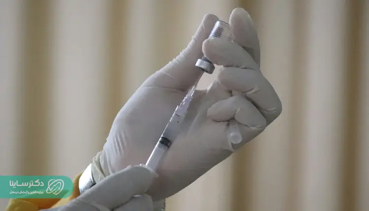 A healthcare professional wearing gloves prepares a syringe, illustrating the medical environment where an MCH test might be conducted as part of routine blood diagnostics