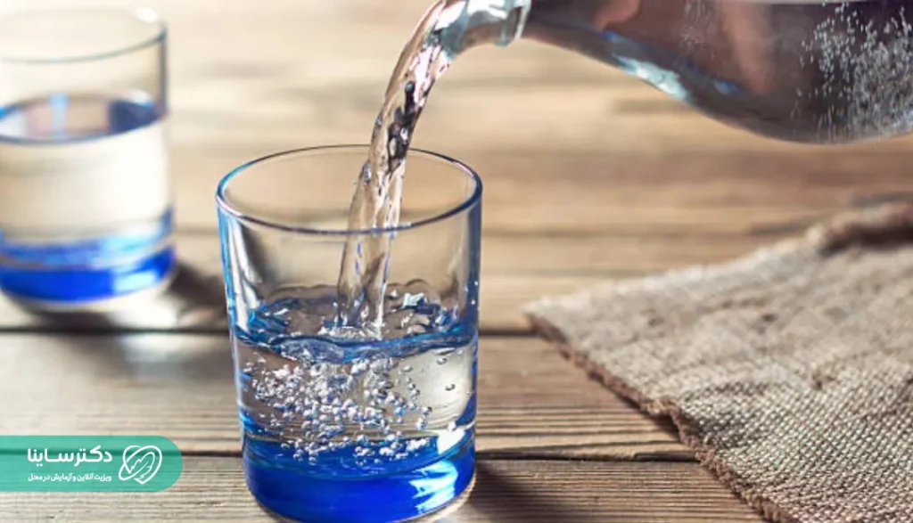 نوشیدن آب برای دفع سنگ کلیه